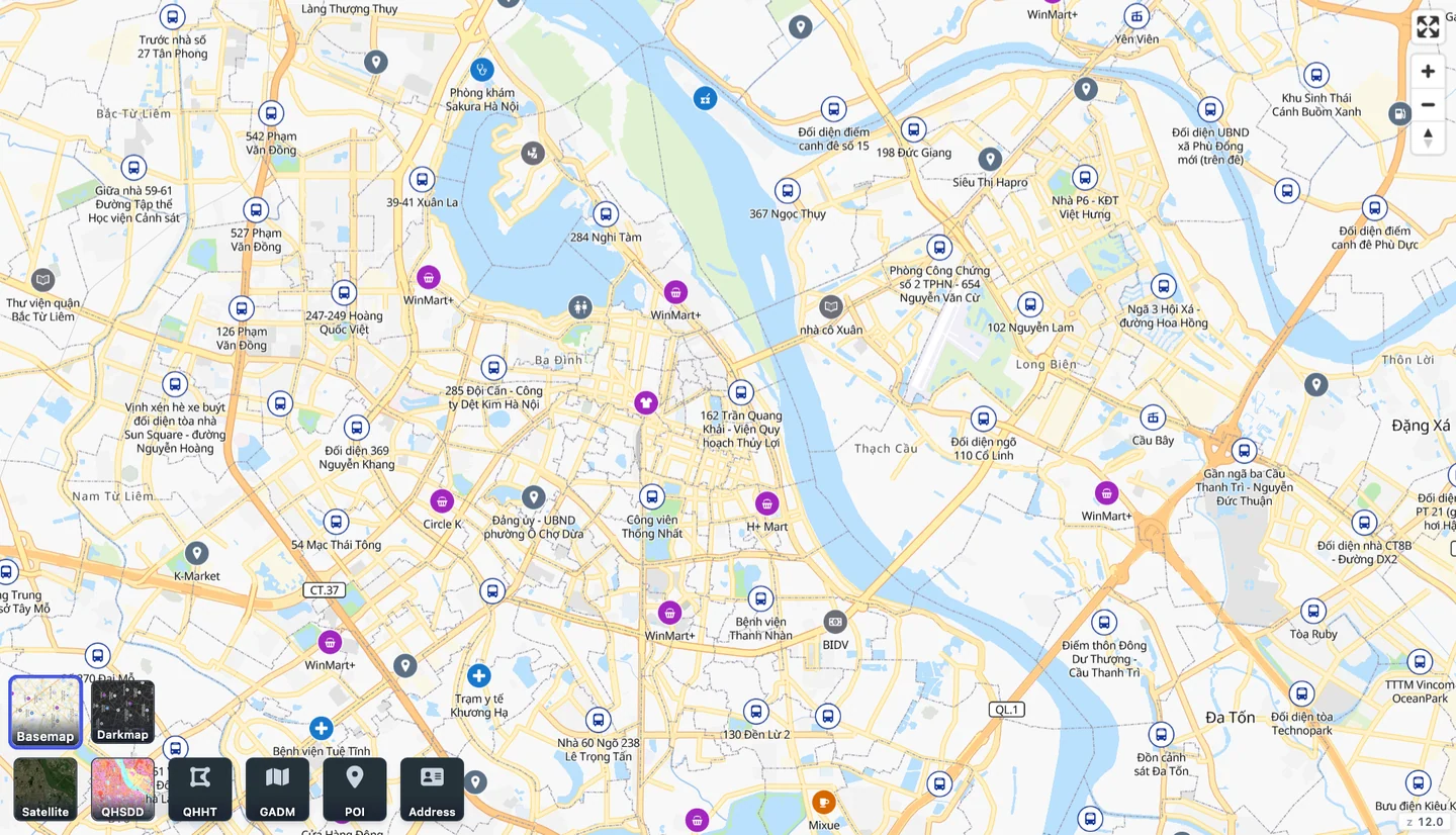 Ảnh giao diện GMap Playground với danh sách lớp dữ liệu và bản đồ.